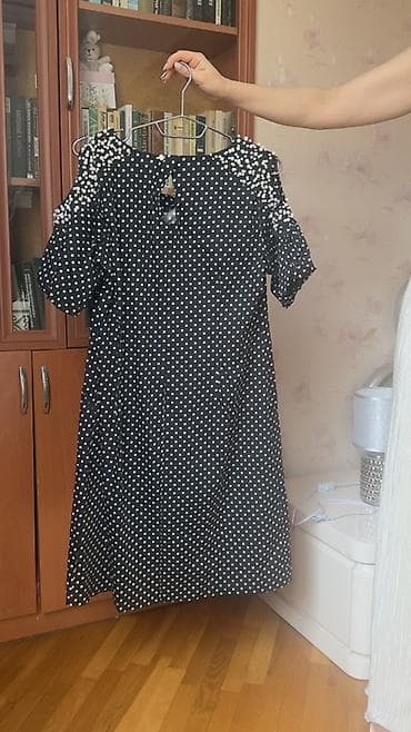 libas: Qara rəngli, xırda ağ xallı qadın donu. Dizə yaxın uzunluqda, sərbəst — 2