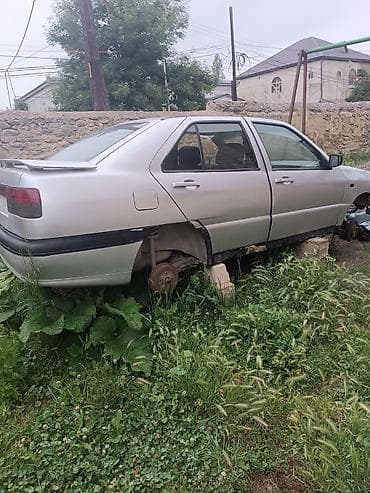 mazda rx 8: Seat Toledo: 1.9 l | 1997 il 300000000 km Sedan — 6