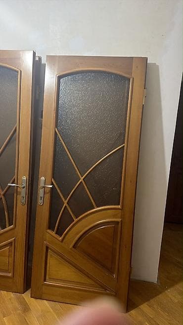 taxta darvaza: Ikinci el qapılar 1ededi 50Azn 4eded qapıdı 2plastik qapıda var — 2