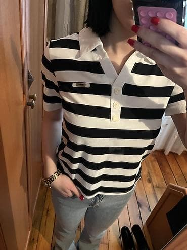 Qadınlar üçün zolaqlı polo köynək - Rəng: qara-ağ enli zolaqlar -