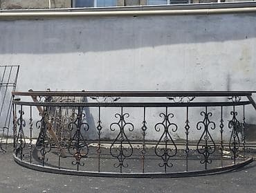 demir rasotqa: Qara rəngli, dekorativ naxışlı dəmir pəncərə barmaqlıqları. Bu — 6