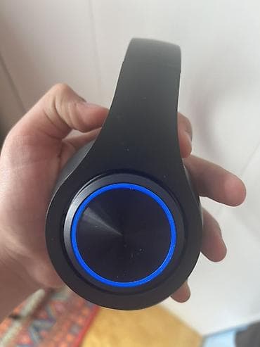 LED işıqlı simsiz qulaqlıq - Dizayn: Qulaqüstü, qara korpus, iç