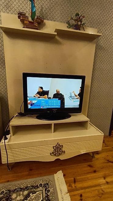 taxta doseme: Qonaq otağı üçün klassik üslubda mebel dəsti Tərkibi: - İki qapılı — 3