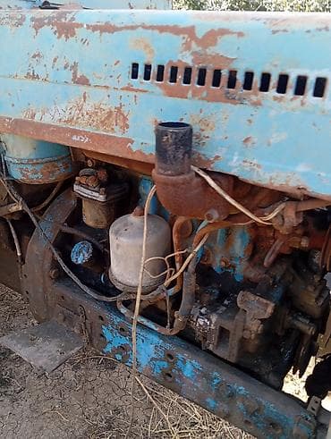 ucuz kamaz: Traktor MTZ seriyası (mavi rəngli), kabinalı. Texniki xüsusiyyətlər — 6