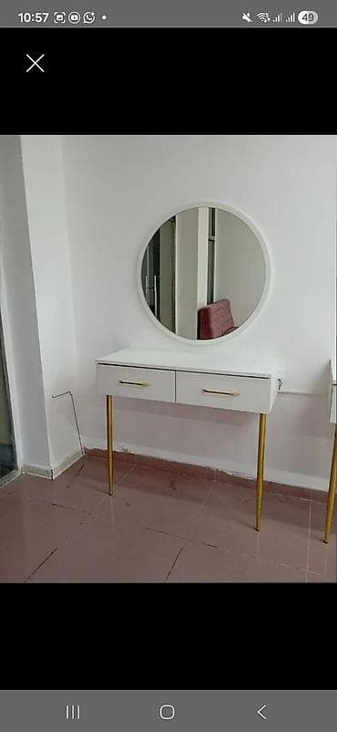 İşlənmiş, Makiyaj üçün masa, Güzgülü