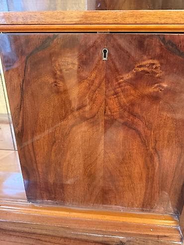 şpon: Retro vitrin-kredens - Material: təbii ağac finişi, zəngin naxışlı — 3