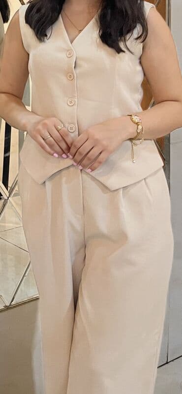 Yenidir bir defe geynilib 45 azna alinib 20 azna satilir M