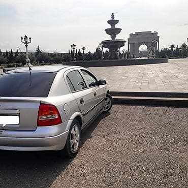 opel astra a h 2008: Opel Astra: 1.6 l | 2000 il 350000 km Sedan — 8