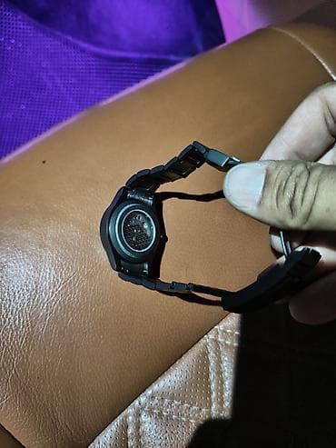 Rolex üslubunda qol saatı, qara metal korpus və metal bilərziklə — 2
