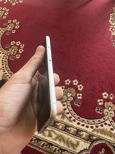256 gb telefonlar: IPhone SE 2022, 128 GB, Ağ, Qırıq, Face ID — 3