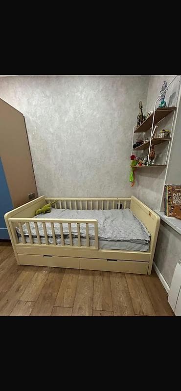 *USAQ KRAVATI* Qiymət *100 AZN* matras yoxdur ünvan Sulutəpə Zülfiyyə — 1