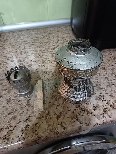 qədimi lampa: ​Sovet dövrünə aid, orijinal metal neft lampası satılır. ​Vəziyyəti — 2