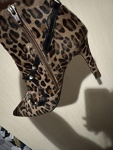 Leopard naxışlı qadın botları - Model: incə burunlu, nazik hündür — 2