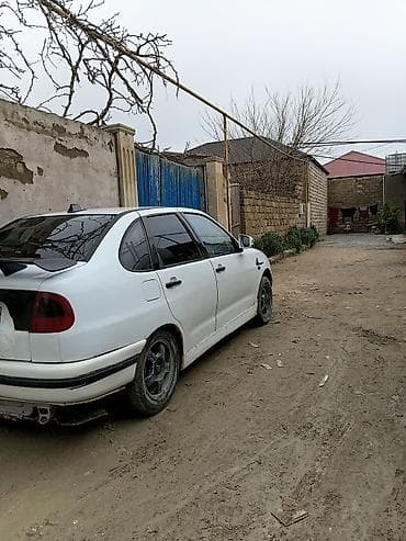 bmw 320 satilir: Volkswagen/polo il1996 karopka5 problemsiz real aliciya endirim — 2