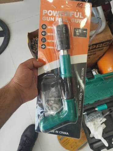 Səsboğucu xüsusiyyətlərə malik olan, güclü mismar tabancası. Müxtəlif