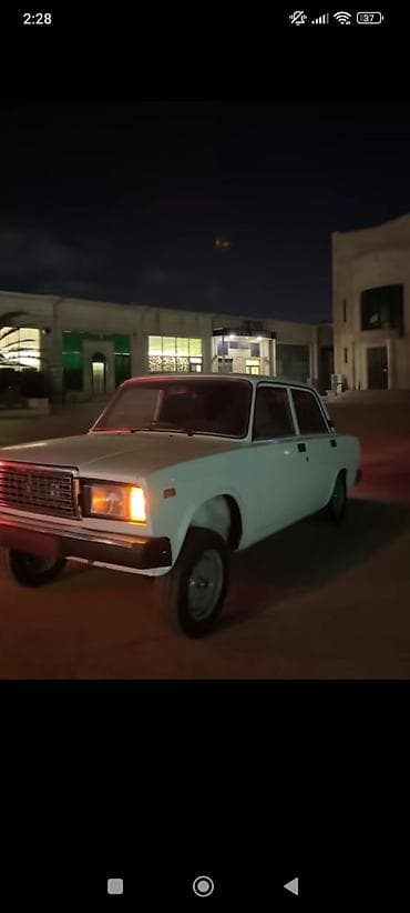 VAZ (LADA): VAZ 2107, sedan gövdə, ağ rəng. Xarici: - Orijinal VAZ radiator — 2