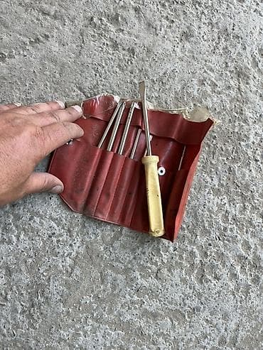 dosan sekili: Sovet istehsalı kiçik alət dəsti Məhsul təsviri: - Qırmızı vinil — 2