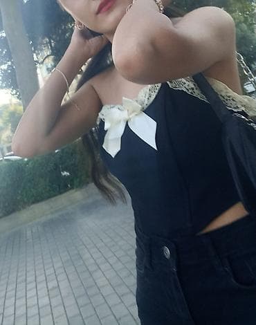 Головные уборы: Qara krujevli lent detallı top 1 dəfə geyinilib yenidir. - Rəng: qara — 2