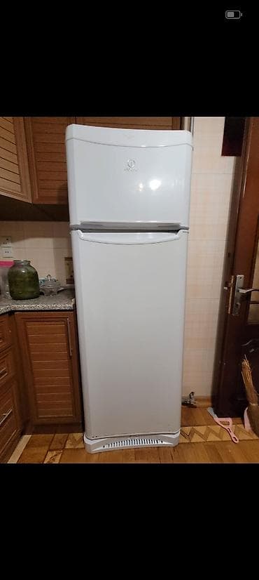 indesit холодильник: Soyuducu İndesit. 250 azn yaxşı . İşləyir. Ünvan Elmlər Akademiyası — 1