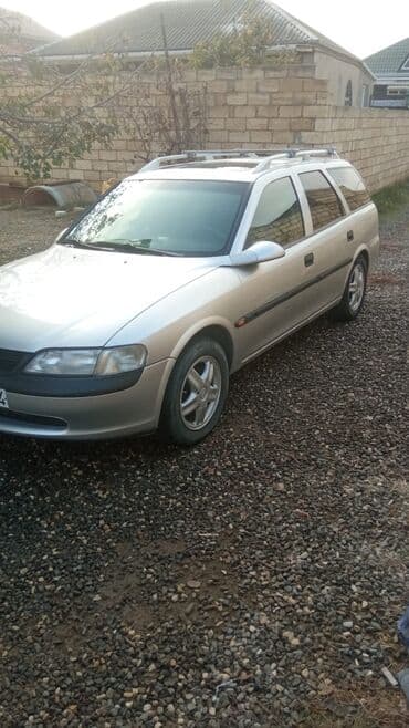 ekskavatör satışı: Opel Vectra Caravan (universal kuzov), gümüşü rəng. - Kuzov: 5 qapı — 1