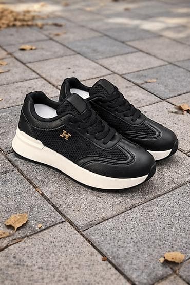 Krasofkalar və idman ayaqqabıları: Qara idman ayaqqabısı - Dizayn: Aşağıprofilli, krujeva ilə bağlanan — 1