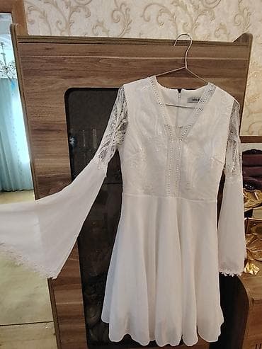 santa barbara saat: Ağ rəngli zərif qadın paltarı - Model: qolsuz deyil, uzun şəffaf — 1