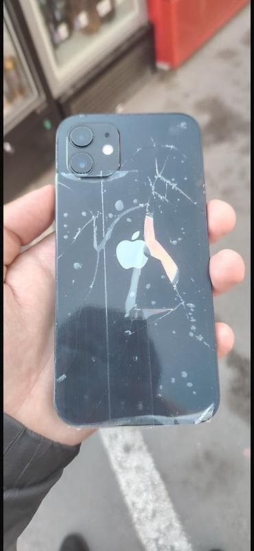 telefin: IPhone 12, Qara, Face ID — 4