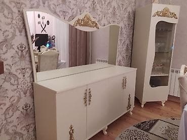 hacar dəsdi: Klassik üslubda qonaq otağı üçün mebel dəsti. Tərkibi: - Geniş — 3