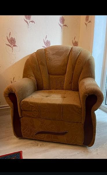 işlənmiş dəhliz dolabı: Qonaq otağı üçün yumşaq mebel dəsti - Tərkibi: 3 nəfərlik divan + 2 — 4