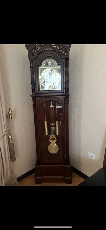 антикварные часы настенные: Oyma detalları və klassik dizaynı ilə qəhvəyi rəngli taxta divar — 2