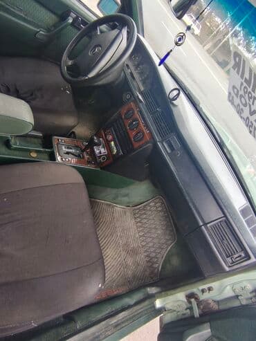 mercedes geyimleri: Mercedes-Benz 190: 2 l | 1991 il Sedan — 10