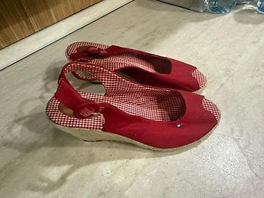 Босоножки, сандалии, шлепанцы: Tommy Hilfiger qadın sandaleti – kətan materiallı, qırmızı rəngdə — 4