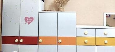 divar ici skaflar: Dəst yataq və şkaflar. ( Ayrı-ayrı da satılır) Uşaq otağı üçün modul — 1