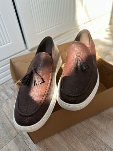 Kişilər üçün nəzərdə tutulmuş bu loaferlər, klassik dizaynı müasir