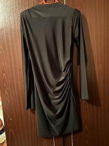 Qara rəngli ziyafət donu - Model: mini uzunluqda, bədənə oturur