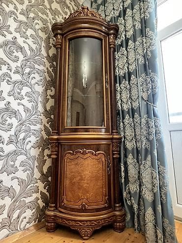 qapi ustu: Künc vitrin şkafı – klassik üslub - Material: ağac teksturalı korpus — 1