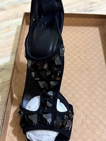 Basanoşka və səndəllər: 39 razmer, 1 defe geyinilib.Ideal veziyyetdedir.Icinde orginal kartida — 3