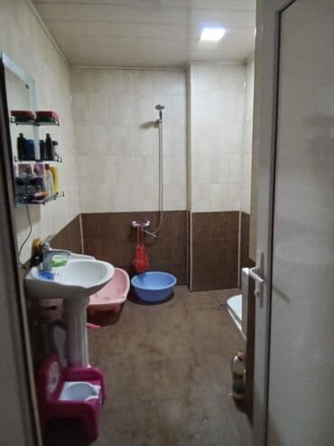 bakida aile ücün kiraye evler: 2 otaqlı mənzil – tam mebel və texnika ilə - Geniş qonaq otağı: 4 — 9