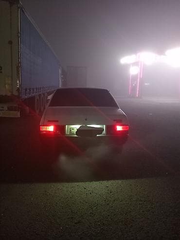 Aksesuarlar və tüninq: VAZ 21099, ağ rəng, sedan kuzov. Xarici xüsusiyyətlər: - Orijinal — 5