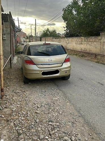 opel vektra a: Opel Astra: 1.4 l | 2004 il 28000 km Hetçbek — 2