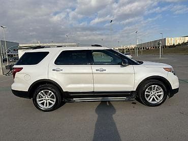 Автозапчасти: Ford Explorer, ağ rəngli, 7 yerlik tam ölçülü SUV. Əsas — 10