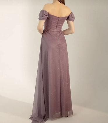 Mauve/bənövşəyi çalarda, parıltılı toxumalı uzun gecə/libas. - Model — 2