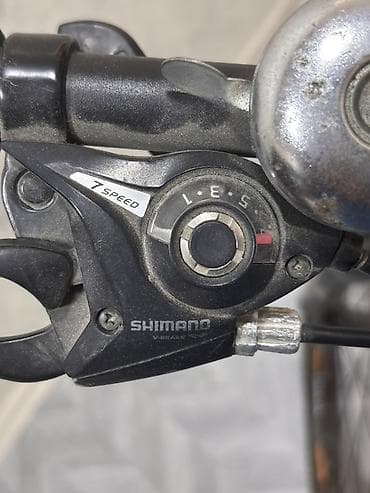 velosiped: AVA V3 dağ velosipedi. Qara və boz rəng kombinində, narıncı — 2
