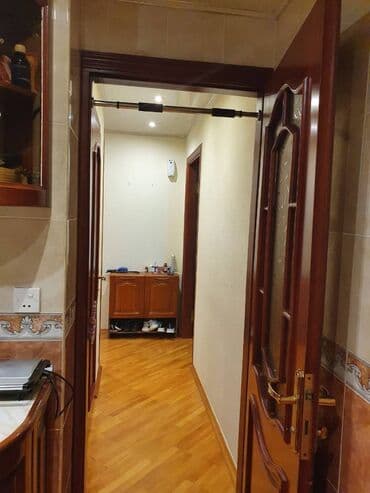 nerimanovda obyekt satilir: Bakı, 2 otaqlı, Köhnə tikili, m. Nəriman Nərimanov, 70 kv. m — 15