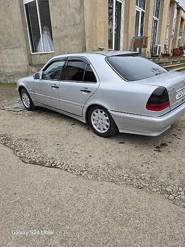 r18 mercedes: Mercedes-Benz C-Class (W202) sedan – gümüşü rəng. Xüsusiyyətlər: - — 7