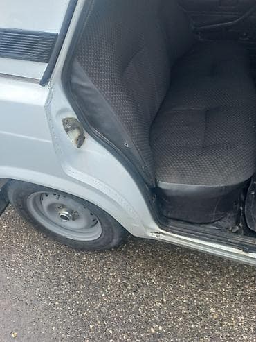 masin kompressor ustasi: VAZ 2107, ağ rəng, sedan kuzov. Mühərrik və ötürmə: - Benzin — 2