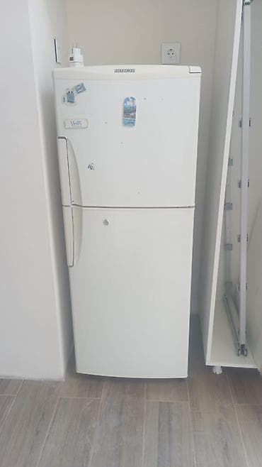 Компьютеры, ноутбуки и планшеты: Б/у 2 двери Hitachi Холодильник Продажа, цвет - Белый, С колесиками — 1