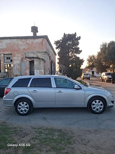 mersedes a klas: Opel Astra: 1.3 l | 2009 il 272000 km Universal — 3