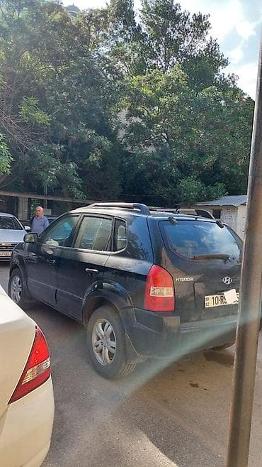 Hyundai Tucson, qara rəng, 5 qapılı SUV. İli 2006-nın sonu(2007 — 5