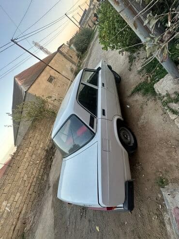 ваза напольная керамическая высокая: Model: Lada Riva/2107 (klassik sedan) Kuzov: ağ rəng, 4 qapı Salon — 6